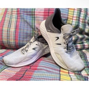 New Balance Fresh Foam Roav women's running shoes Sneakers Size 8.5 White Black‎